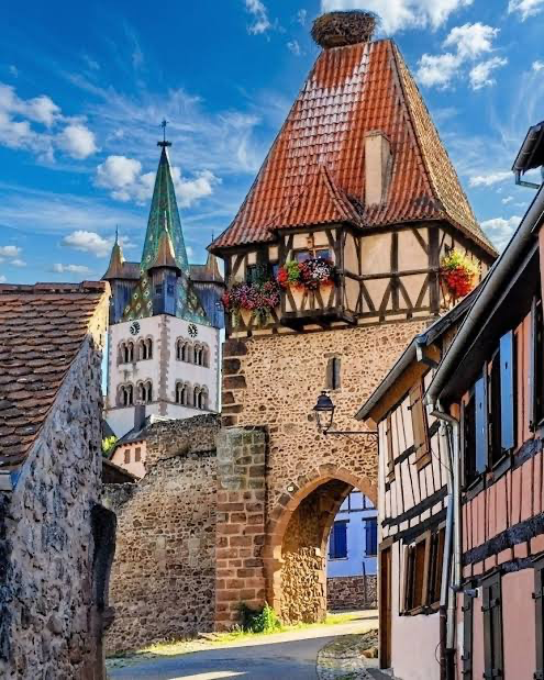 La Tour des Sorcières et le clocher de l’église Saint-Georges à Châtenois